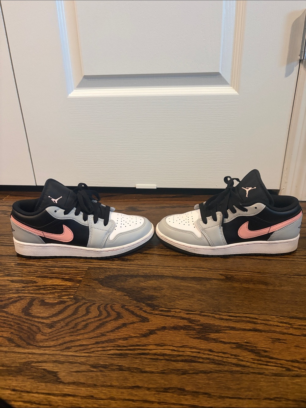 Air Jordan 1 Low Black/Bleached Coral-Grey Fog youth Size 5 - Picture 4 of 6